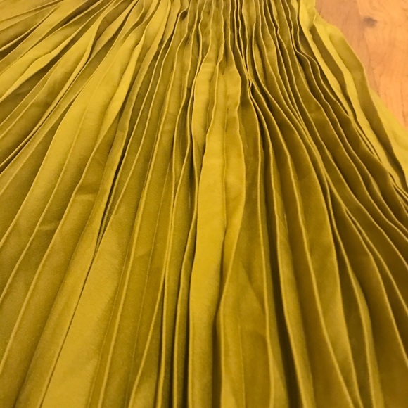 Zara Chartreuse Pleated Midi Skirt w/ Velvet Band - Picture 2 of 6